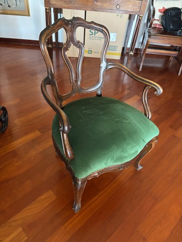Due poltroncine antiche