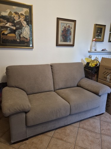 Divano posti color tortora - posti,