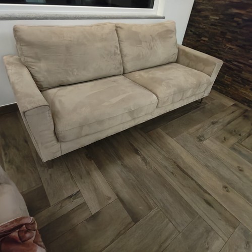Due divani identici poltrone - divani,